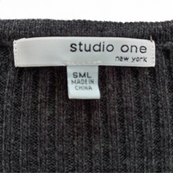 ❤️SALE! PRICE FINAL!❤Studio One New York Gray White Striped Sweater Dress Small - Picture 6 of 7
